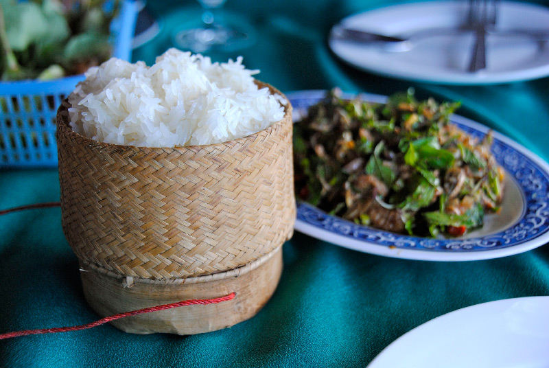 Ẩm thực nước bạn Lào có khiến bạn thích mê?