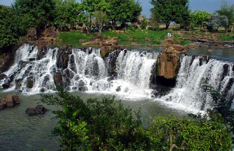 Đồng Nai tạo "c&uacute; h&iacute;ch" cho ph&aacute;t triển du lịch trong năm 2013