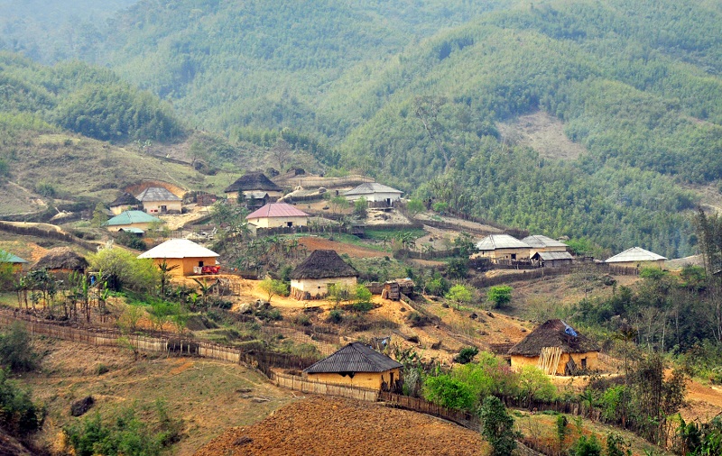 Kin Chu Phìn - Độc đáo bản nhà "nấm" trên núi cao