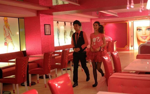Độc đ&aacute;o nh&agrave; h&agrave;ng b&uacute;p b&ecirc; Barbie 