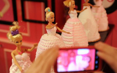 Độc đ&aacute;o nh&agrave; h&agrave;ng b&uacute;p b&ecirc; Barbie 