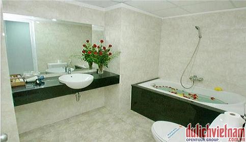 Phòng tắm khách sạn Viictorian Nha Trang