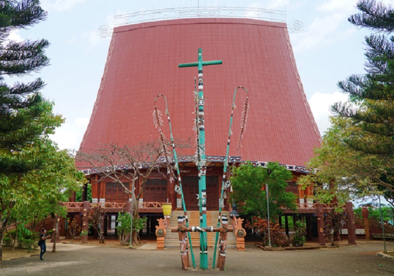 Nhà thờ tại Gia Lai mang kiến trúc nhà rông đầu tiên ở nước ta