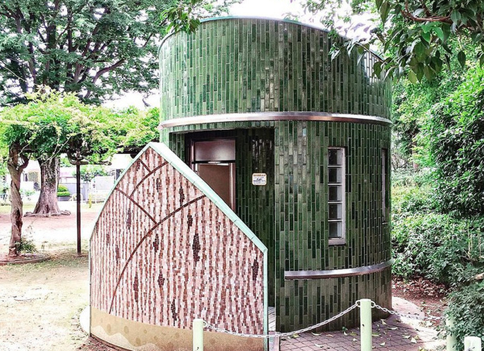 Nhà vệ sinh này nằm ở khu Suginami, lấy cảm hứng từ thân và măng tre.