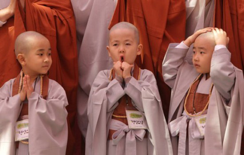 Xem trẻ em H&agrave;n Quốc mừng Phật đản