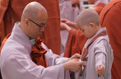 Xem trẻ em H&agrave;n Quốc mừng Phật đản