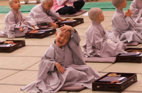 Xem trẻ em H&agrave;n Quốc mừng Phật đản