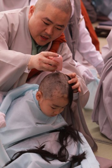 Xem trẻ em H&agrave;n Quốc mừng Phật đản