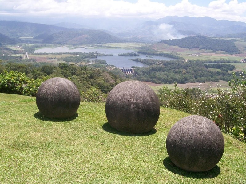 Những quả cầu đá kỳ lạ gây tò mò cho du khách và các nhà khoa hoc 