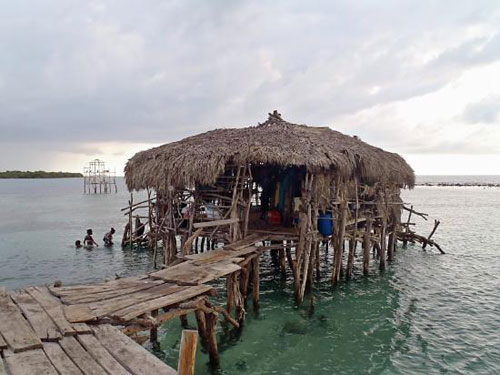 Pelican Bar – quán bar giữa hồ nước ở Jamaica
