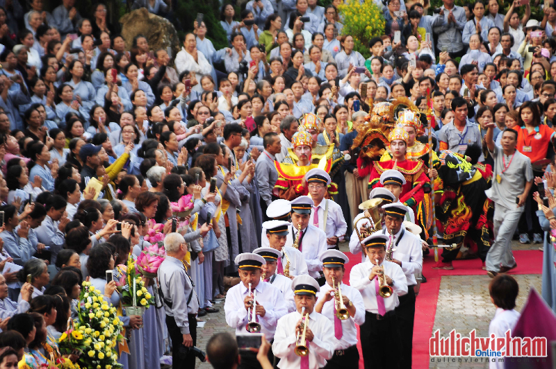 Hàng nghìn tín đồ phật tử hành hương Lễ Hội Quan thế âm Đà Nẵng