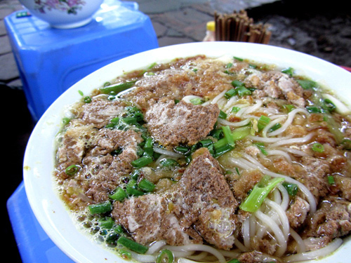 Những quán ăn vặt đông khách ở Hà Nội 