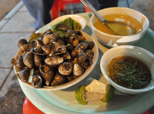 Những quán ăn vặt đông khách ở Hà Nội 