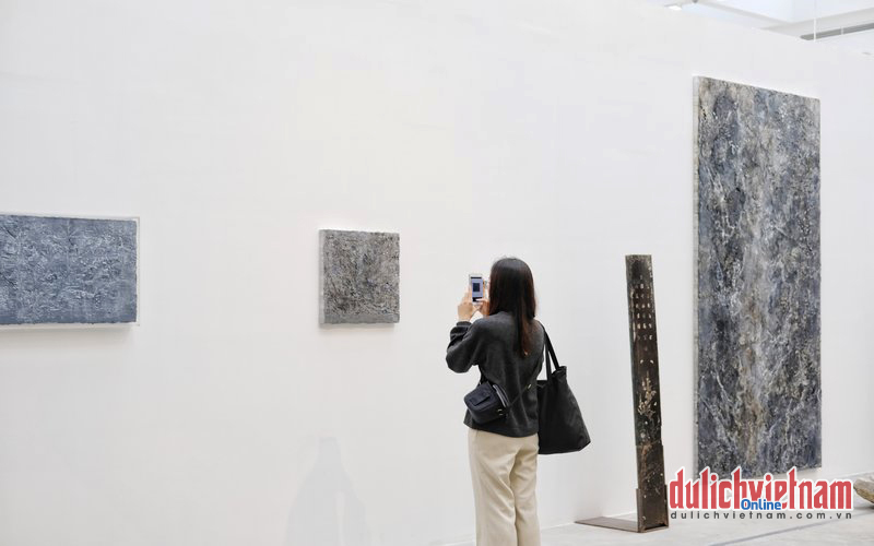 Tha hồ ‘sống ảo’ với không gian triển lãm nghệ thuật cực ‘xịn’ tại Hà Nội