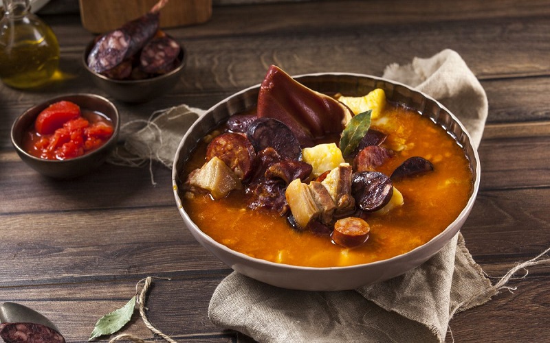 Sopa da pedra là một món ăn với câu chuyện dân gian của riêng mình