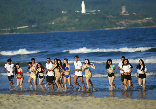 5.000 người chạy chân trần dọc bãi biển Đà Nẵng