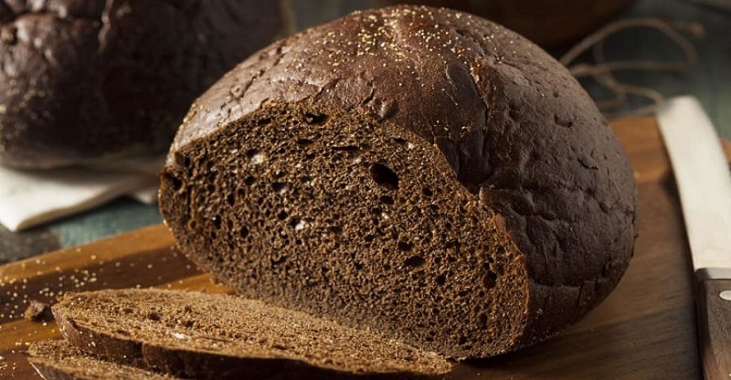 bánh mì lúa mạch đen nguyên chất Vollkornbrot và Schwarzbrot.