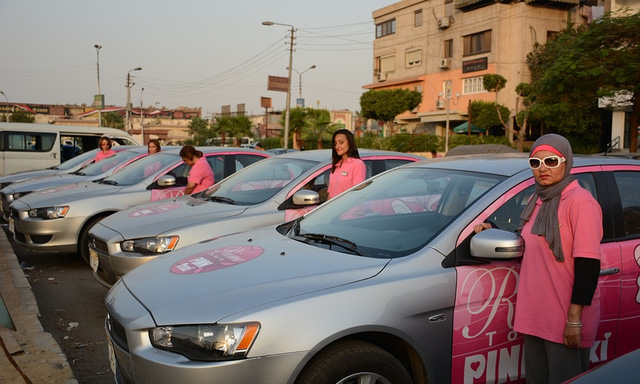 Độc đáo "Taxi hồng" Ai Cập dành riêng cho phái đẹp