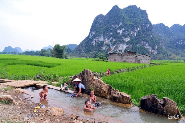 Những dòng suối đẹp duyên dáng ở Tây Bắc