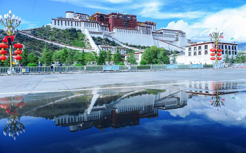 Lhasa - thủ phủ của Tây Tạng nằm trên ngọn đồi Mabuge