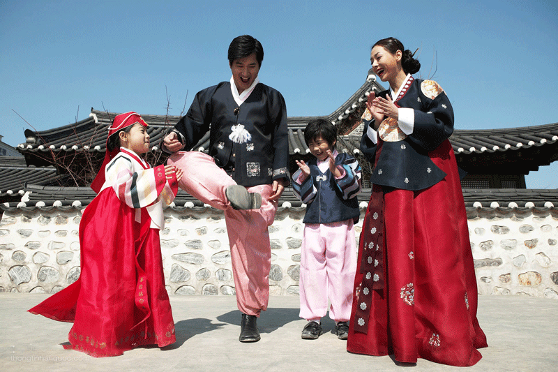 Tết Seollal người Hàn sẽ khoác lên mình những bộ hanbok truyền thống