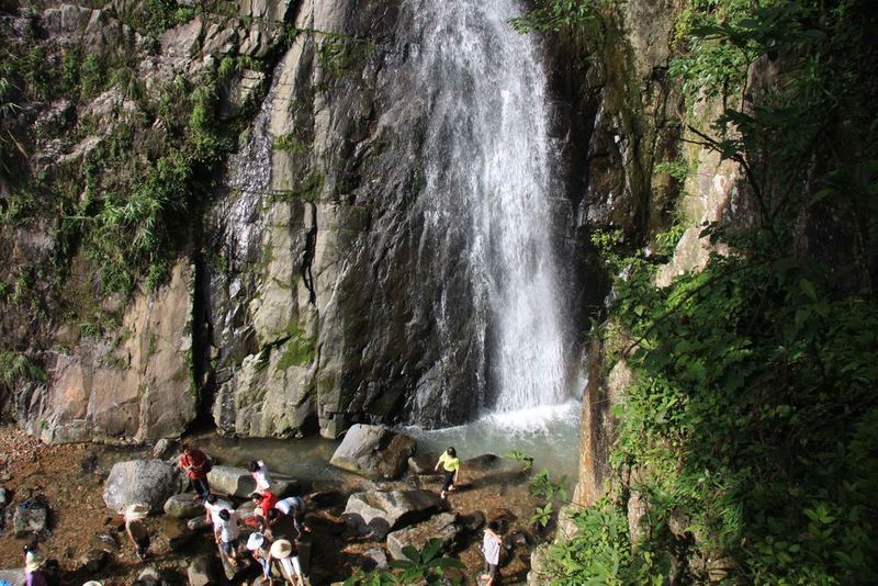 Tắm suối, thác ở vườn quốc gia Tam Đảo phải chú ý, cẩn thận dễ bị trơn trượt