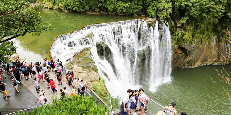 Khám phá vẻ đẹp của con thác Thập Phần – Đài Loan
