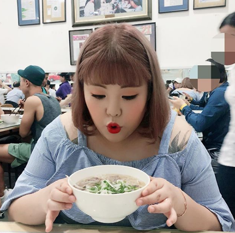 Yang Soobin thưởng thức phở, món ăn quốc dân ở Việt Nam