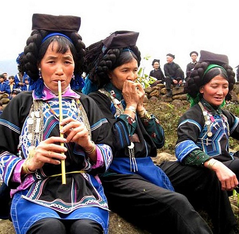 Người Hà Nhì rất coi trọng nghi thức, đặc biệt là nghi thức ma chay