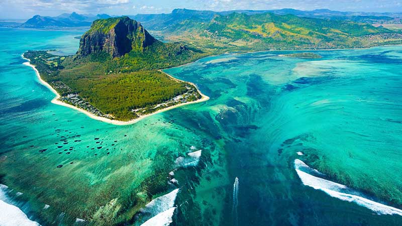 Đến với quốc đảo Mauritius chiêm ngưỡng vùng đất 7 màu độc nhất vô nhị