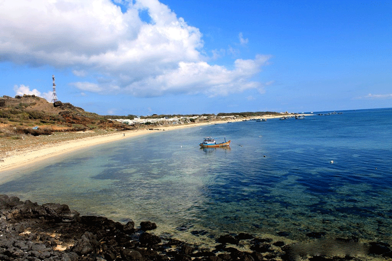 Đảo Phú Qúy sở hữu những bãi biển trong xanh và nhiều rặn san hô tuyệt đẹp
