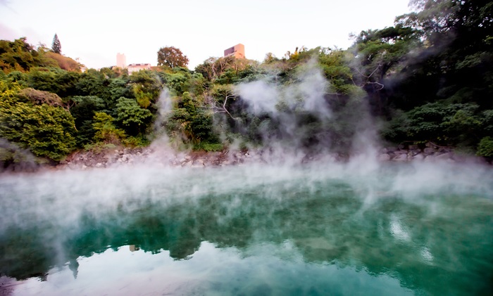 Suối nước nóng ở nơi đây cực kỳ dồi dào khoáng chất và được ví không khác gì khu nghỉ dưỡng Hakone nổi tiếng của Nhật Bản