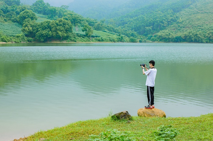 Hồ Suối Ong là địa chỉ chưa được nhiều người biết đến khi du lịch Lương Sơn Hòa Bình