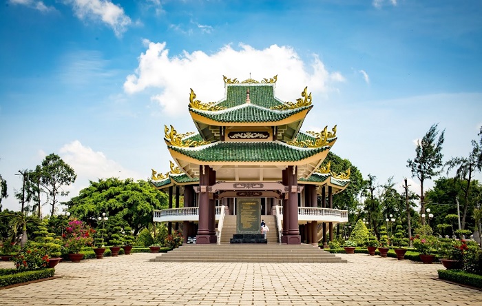  Khu lăng mộ Nguyễn Đình Chiểu