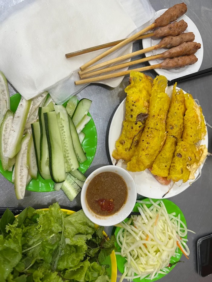 Bánh xèo là quán ăn ngon ở Đà Nẵng khó lòng bỏ qua