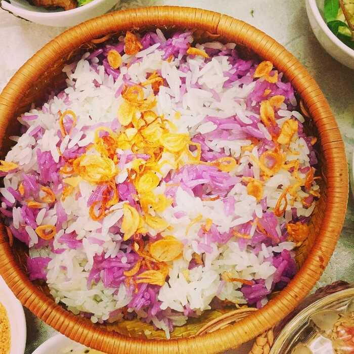 Xôi nếp nương Mai Châu xuất hiện từ bữa cơm hàng ngày đến các dịp lễ tết quan trọng của người Thái. 