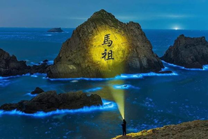 Cơ hội trải nghiệm hiện tượng Blue Tears không phải lúc nào cũng có