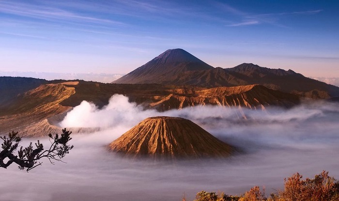 núi lửa nổi tiếng ở Indonesia