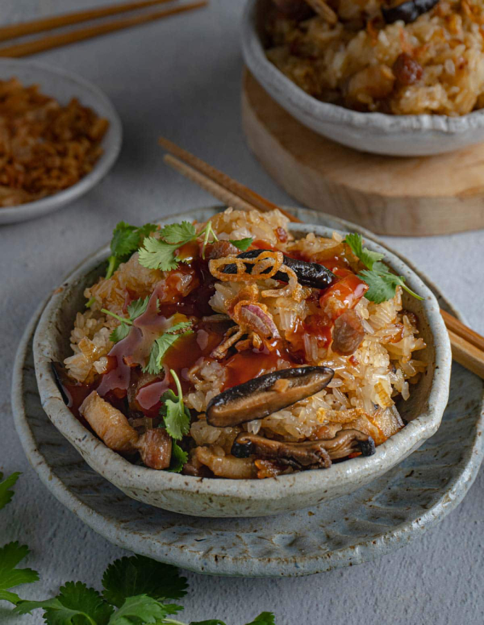 Món cơm với đặc trưng là gạo dẻo mềm, thịt heo đậm đà và nước sốt hòa quyện