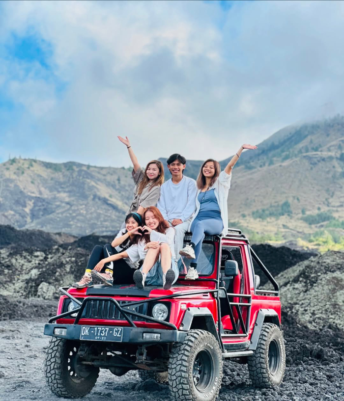 Bạn có thể thuê xe tự trải nghiệm nếu đi nhóm đông
