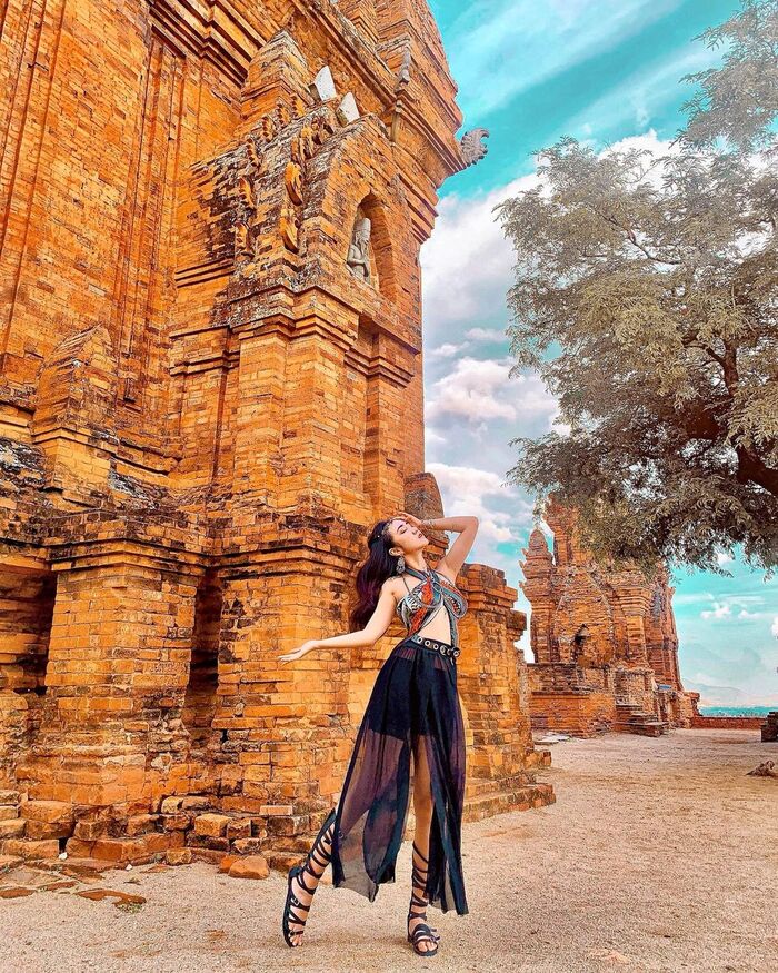 Du lịch Ninh Thuận chiêm ngưỡng kiến trúc tuyệt đẹp của tháp Poklong Garai
