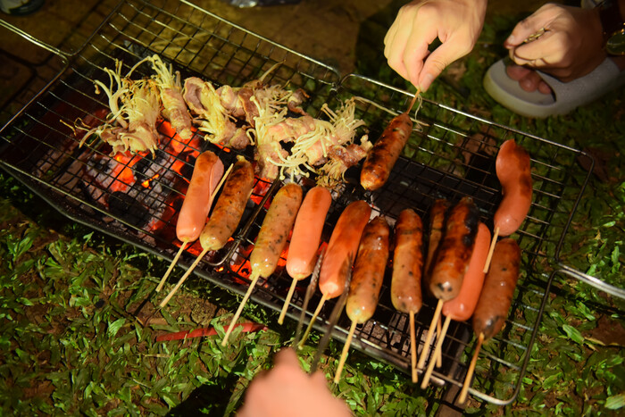tổ chức tiệc nướng BBQ ở thảo nguyên Bãi Bùi Hòa Bình 