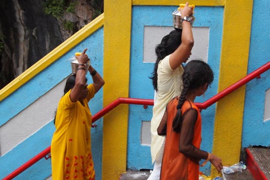 Rùng mình dự lễ hội hành xác Thaipusam