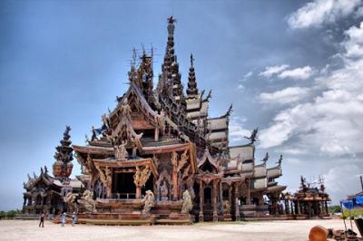 Đến thăm ngôi đền bằng gỗ ở Pattaya