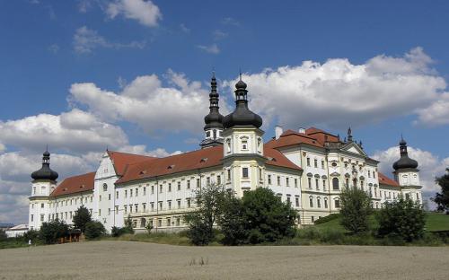 Lạc vào tu viện Strahov đẹp như lâu đài tại Séc
