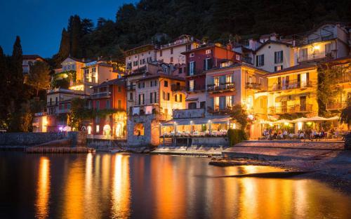 Varenna - ngôi làng thơ mộng soi bóng bên hồ ở Italy
