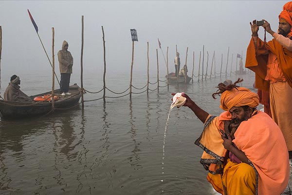 Linh thiêng lễ hội Kumbh Mela trên dòng sông Ấn