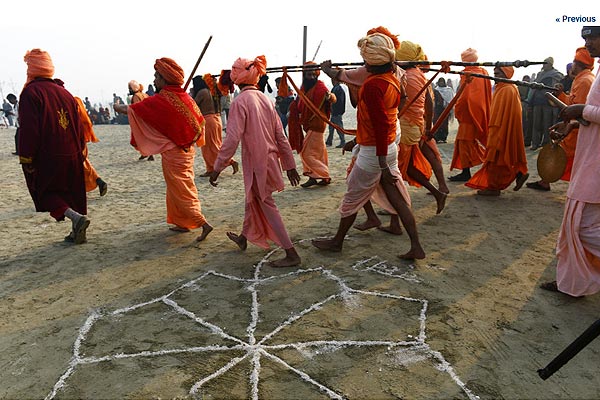 Linh thiêng lễ hội Kumbh Mela trên dòng sông Ấn