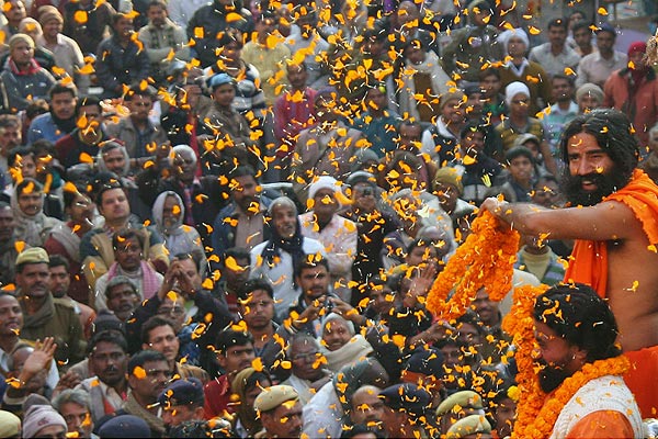 Linh thiêng lễ hội Kumbh Mela trên dòng sông Ấn