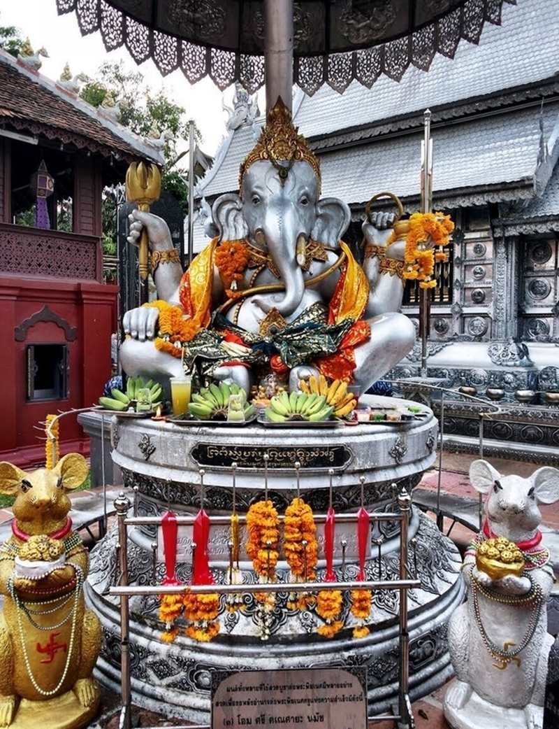 Bức tượng thần Hindu nổi tiếng của chùa 